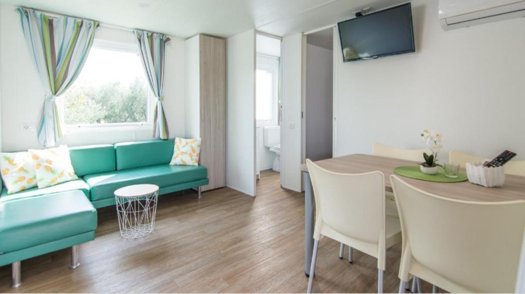 Mobile Homes Kamp Maslina, บีโอกราดนาโมรู ภายนอก รูปภาพ