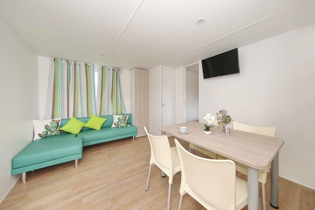 Mobile Homes Kamp Maslina, บีโอกราดนาโมรู ภายนอก รูปภาพ